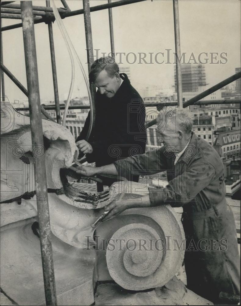 1962 Press Photo Workers Cleaning St. Paul's Cathedral West Front - Historic Images
