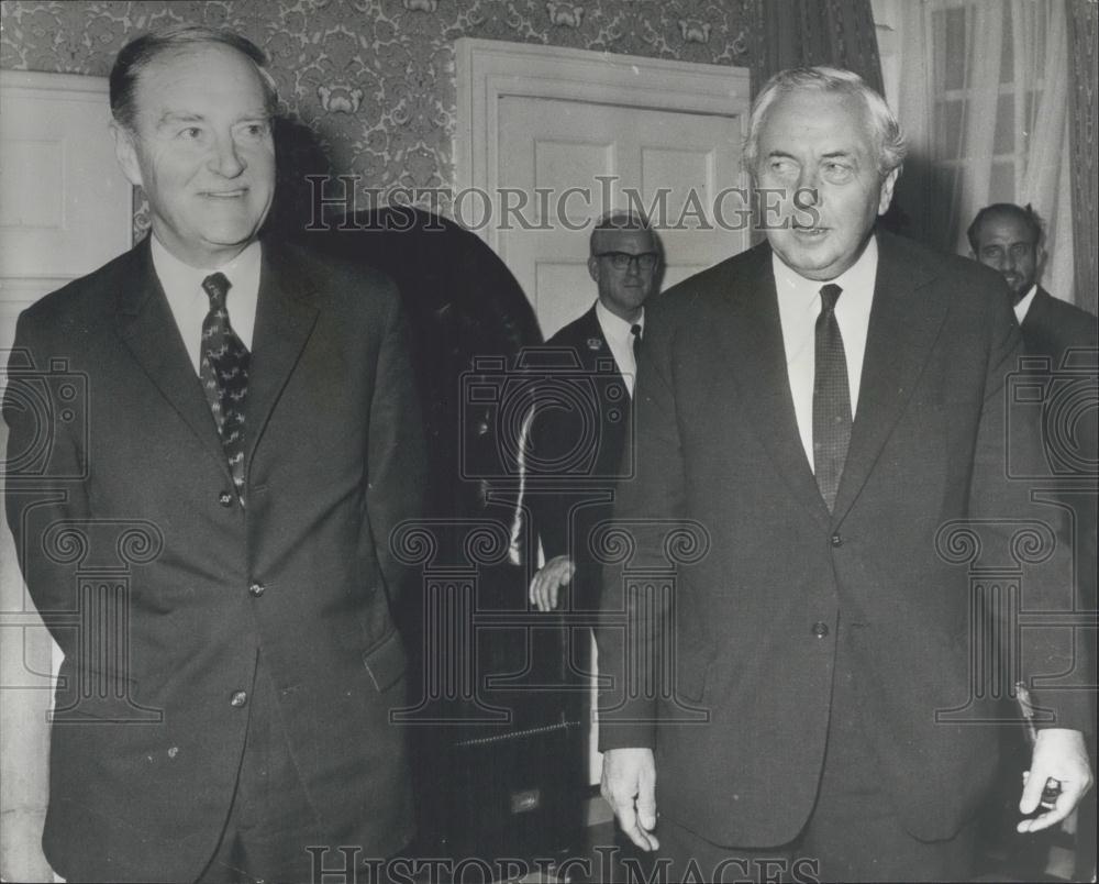 1974 Press Photo Irish Prime Minister Mr.Liam Cosgrave with Mr. Harold Wilson - Historic Images