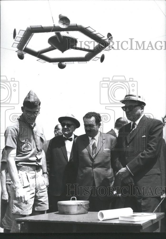 1965 Press Photo US Amb Georges McGhee and German boyscout - Historic Images