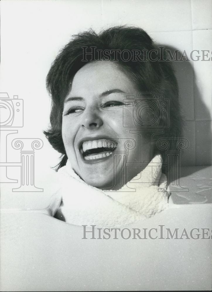 Press Photo In the Steam Bath is Joyce Sixsmith - Historic Images