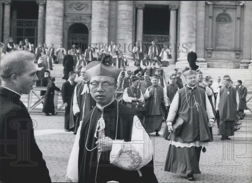 Press Photo St Peter&#39;s Square is crowded With Prelates - Historic Images