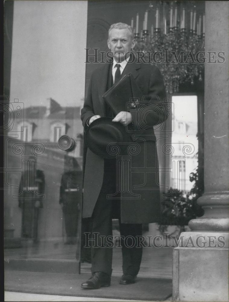 1965 Press Photo French Foreign Minister Couve De Murville Leaving Elysee Palace - Historic Images