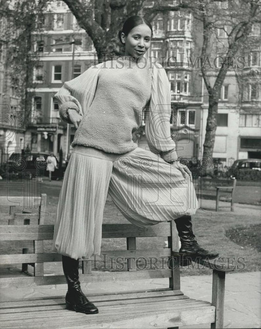1970 Press Photo Model Helen de Coteau in design by Martha Hill - Historic Images