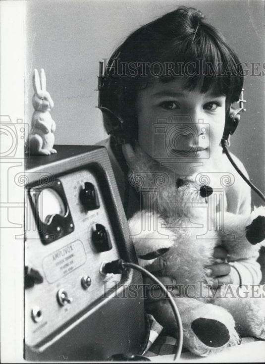 Press Photo Girl Sharon Martin Taking Speech Classes Wearing Headphones - Historic Images