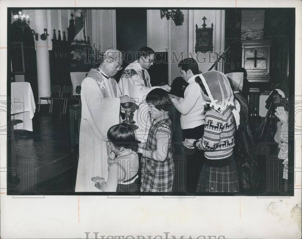 Press Photo Christmas Mass - Historic Images