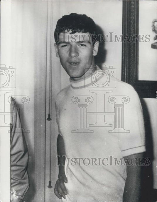 Press Photo Hijacking Suspect Arrested Near His Home - Historic Images