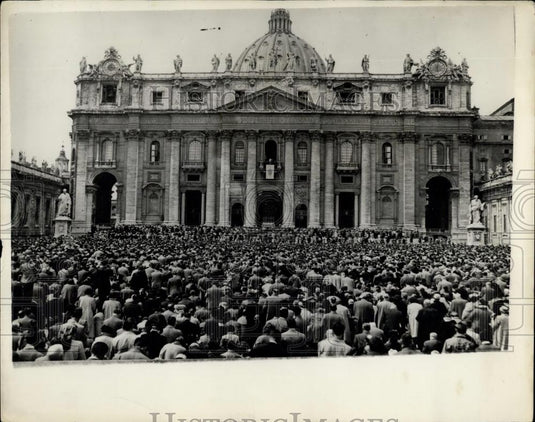 1954 Press Photo Pope Delivers Easter Massage at St. Peter's Square - Historic Images