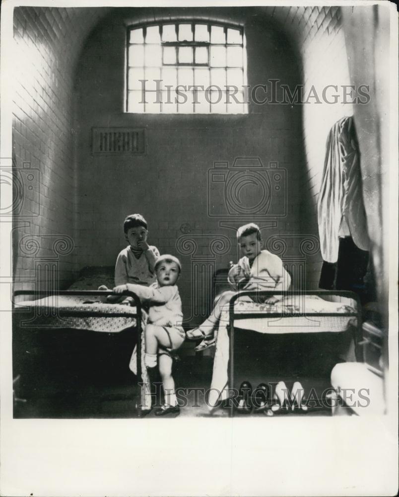 Press Photo Collumb brothers in a bedroom that used to be a cell. - Historic Images