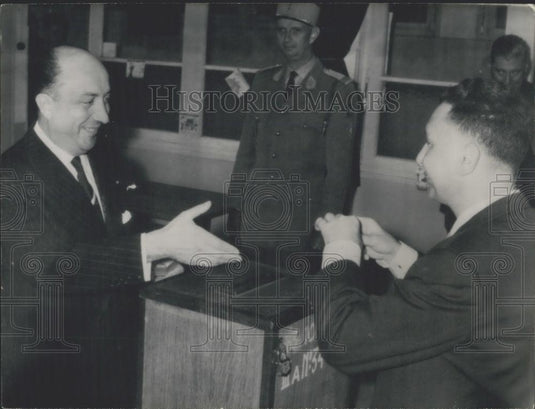 1961 Press Photo M.Morin at polling station in Algiers - Historic Images