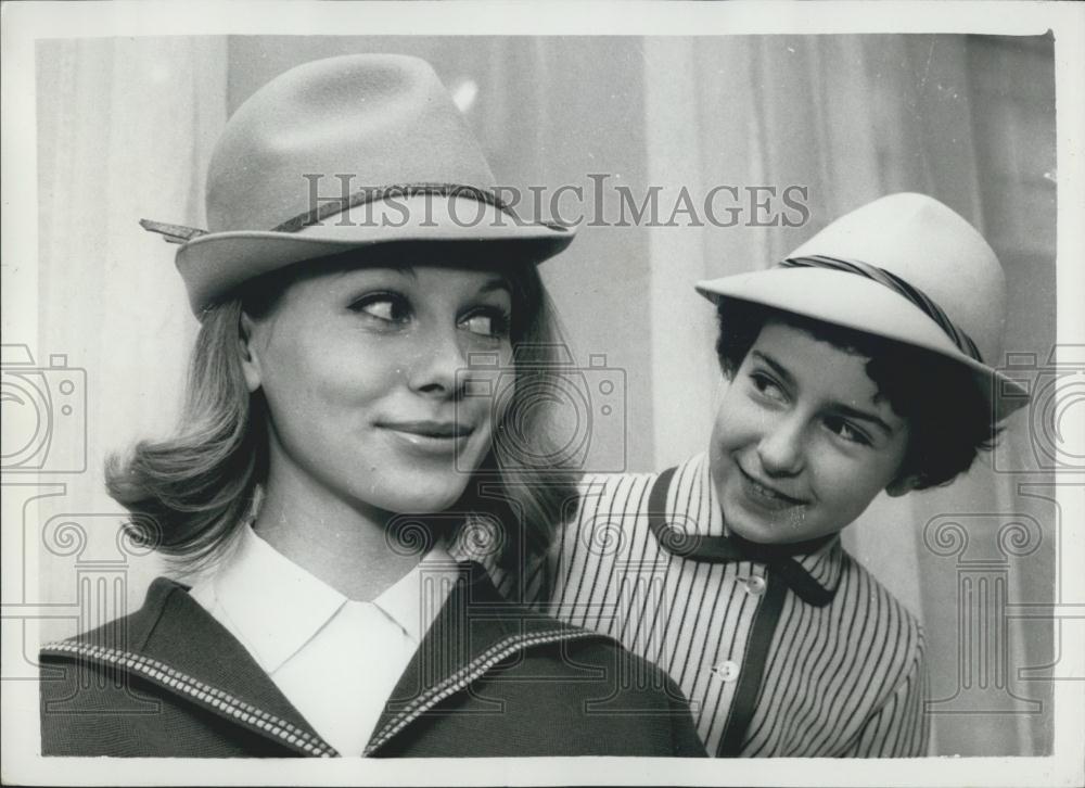 Press Photo Trilby Hats By Victor Hyett In For Children - Historic Images