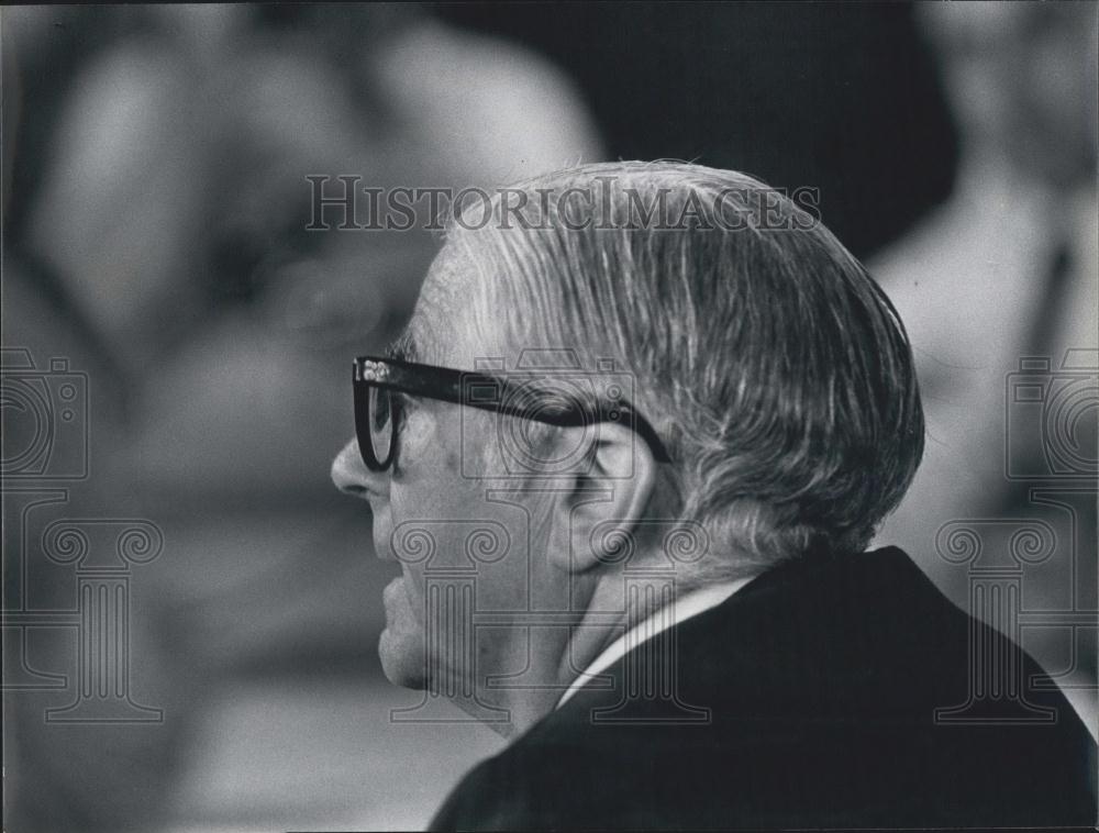 1975 Press Photo New York City Mayor Abraham Beame Speaking Press Conference - Historic Images