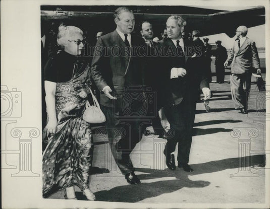 1956 Press Photo British Foreign Minister Selwyn Lloyd New Delhi Arrival - Historic Images
