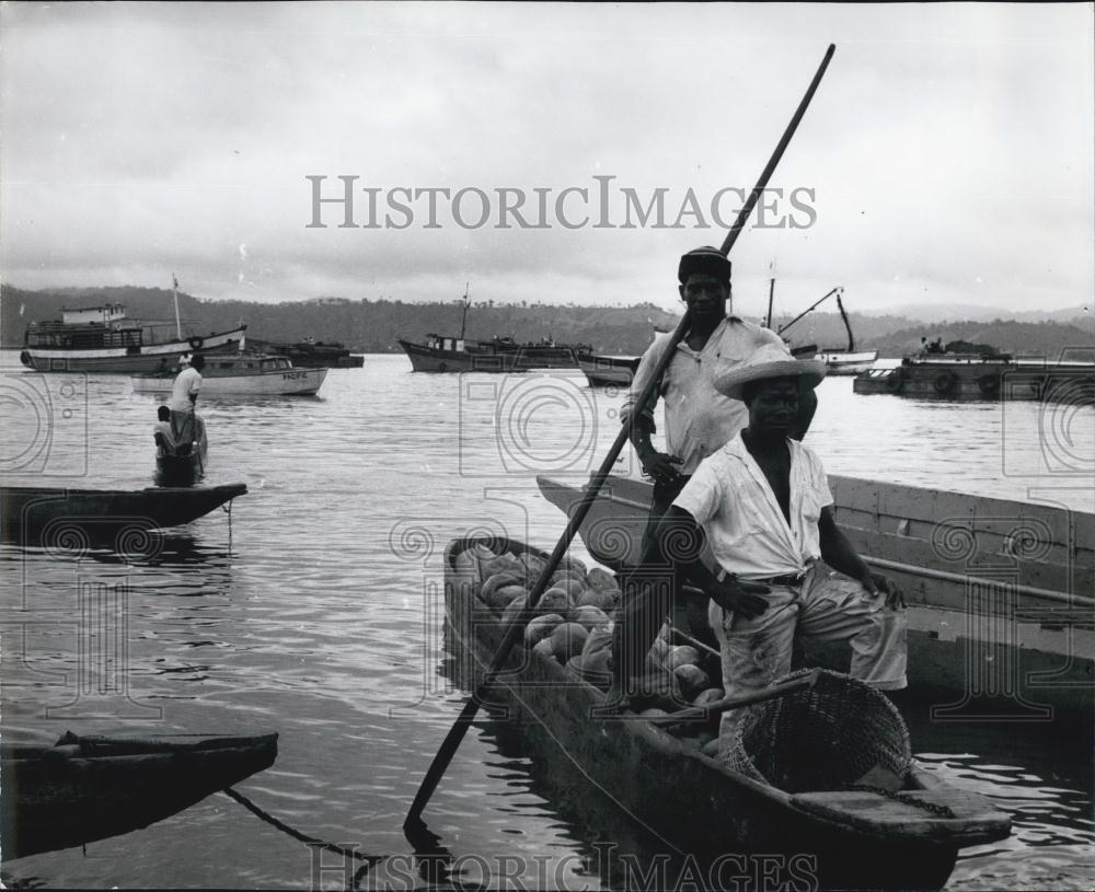 Press Photo Boat with Produce - Historic Images