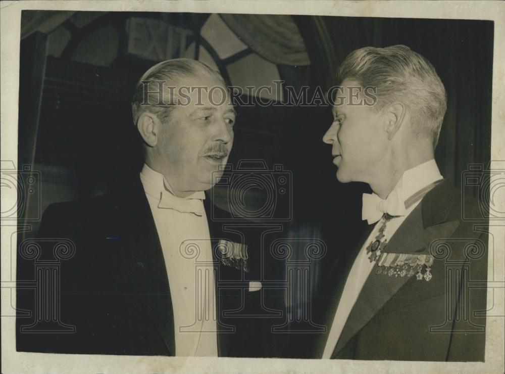 1957 Press Photo Dinner in Honour of General Norstad - Historic Images