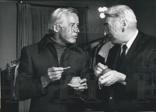 1969 Press Photo Fashion Designer Heinz Oestergaard & Dr. Artur Burghardt. - Historic Images