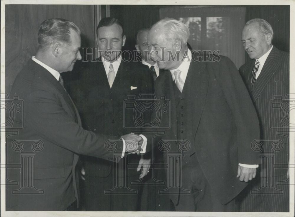 1950 Press Photo New Zealand Prime Minister Holoyake in Germany. - Historic Images