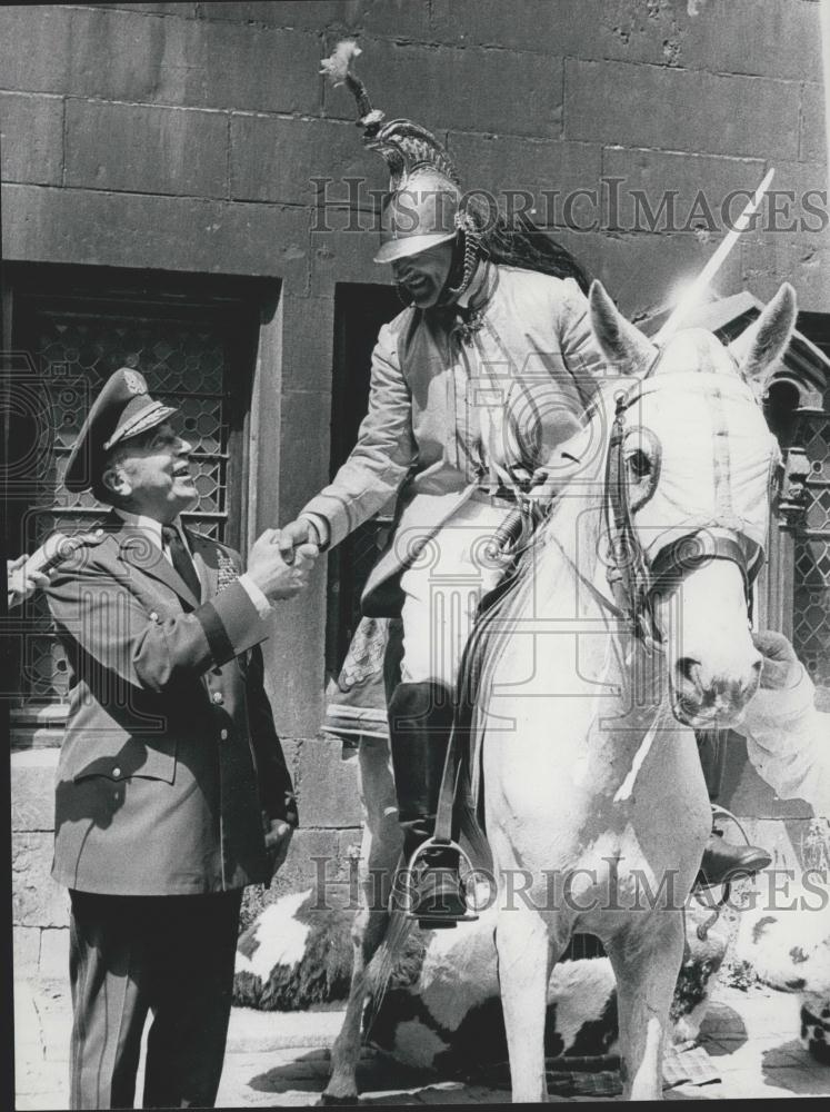 Press Photo General Lemnitzer Congratulates &quot;St. George&quot; Rider at Mons Festival - Historic Images