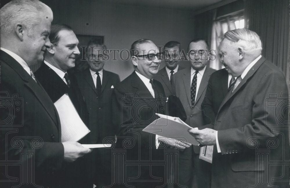 Press Photo Group of Officials in Germany. - Historic Images