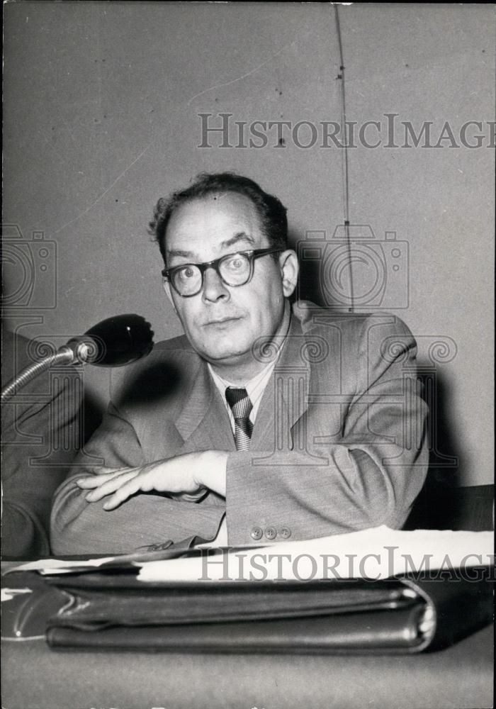 1954 Press Photo Soviet Union&#39;s Ilyichev at a Press Conference in Geneva - Historic Images