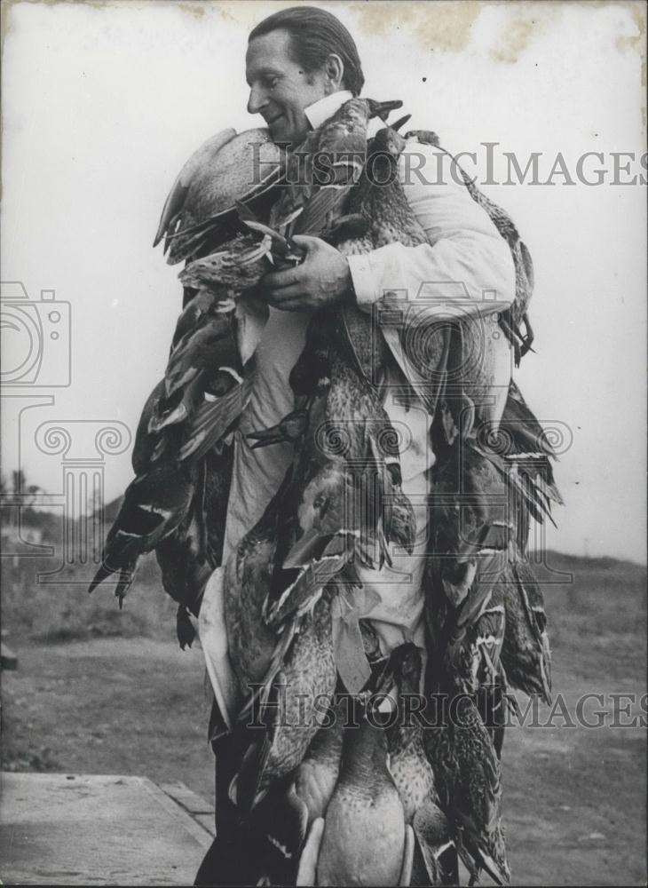 1966 Press Photo Hunter in Olsztyn, Poland. - Historic Images