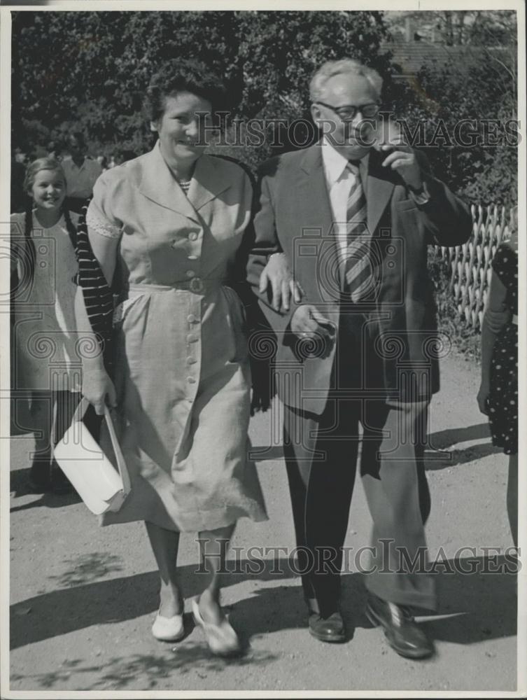 Press Photo Erich Ollenhauer with his wife after election - Historic Images