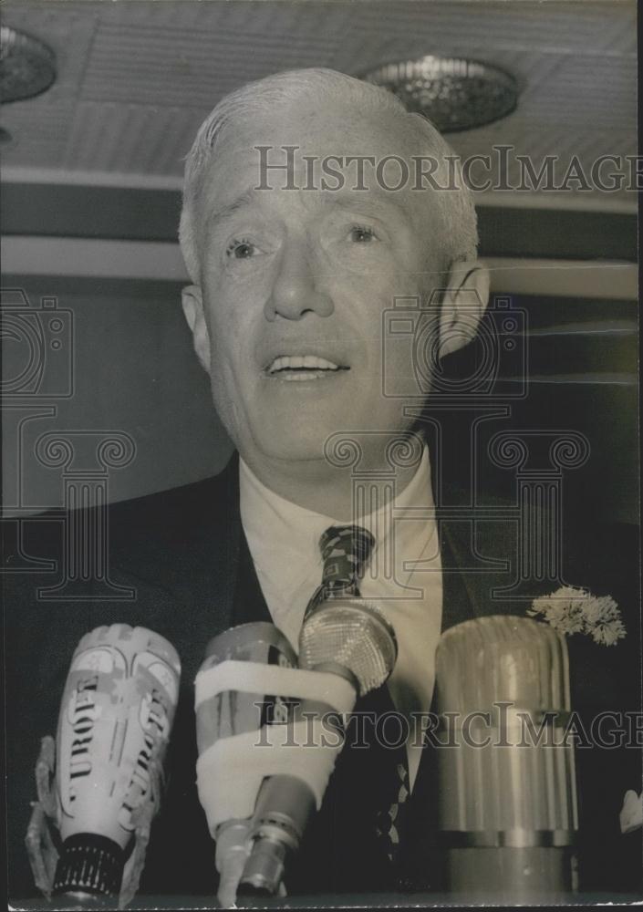 1970 Press Photo US Ambassador Arthur Watson Speaks, Orly Airport, Paris - Historic Images