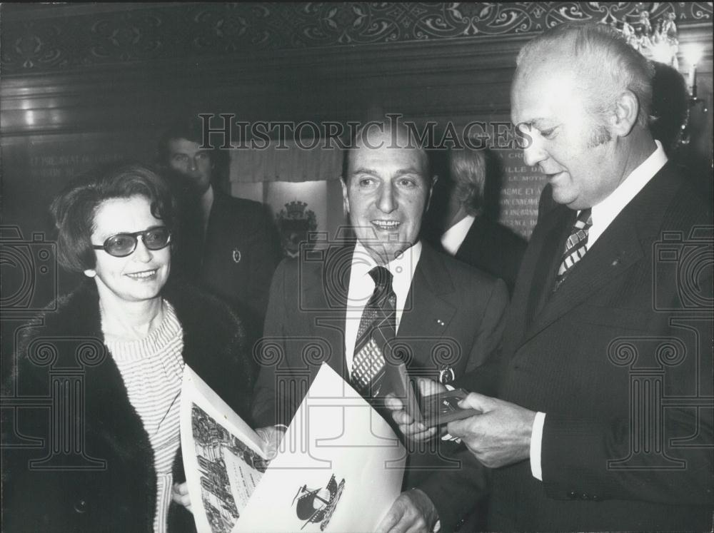 1975 Press Photo Asher Ben Nathan Receives the Vermeil Medal - Historic Images