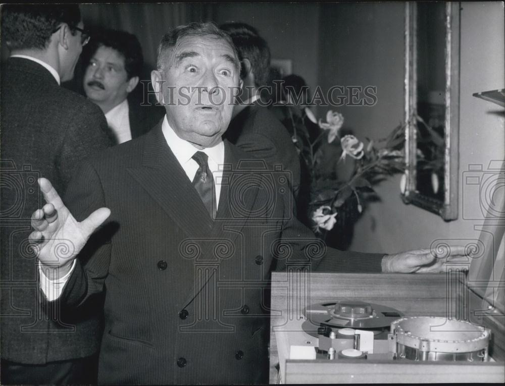 1964 Press Photo George Milton, interpreter of &quot;J&#39;ai ma combine&quot; - Historic Images