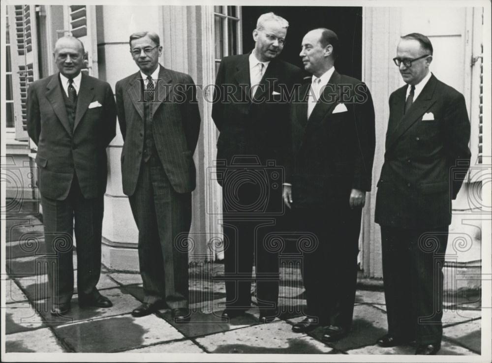 1953 Press Photo Adlai Stevenson in Bonn. - Historic Images