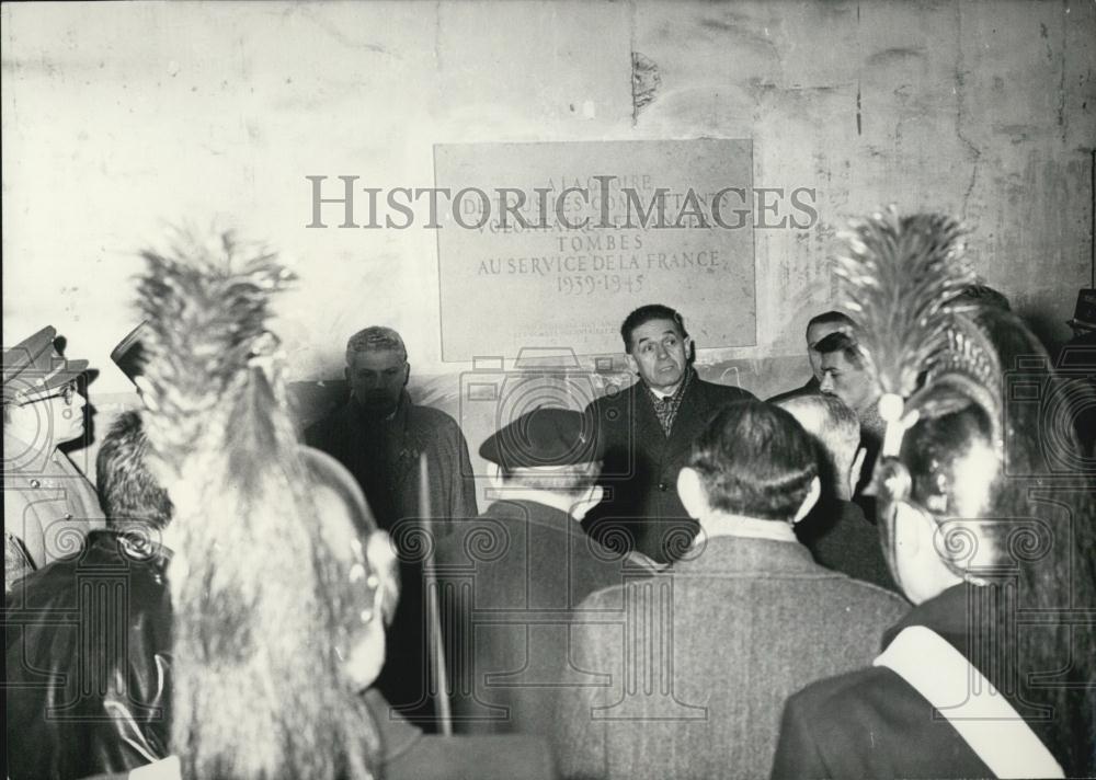 1958 Press Photo Ceremony for Memorial Plaque to Foreigners Killed in War - Historic Images