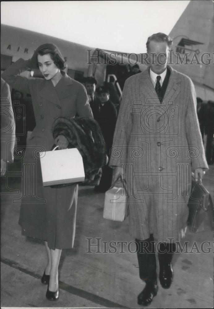 1958 Press Photo Count &amp; Countess Dalkeith, Nice Airport, France - Historic Images