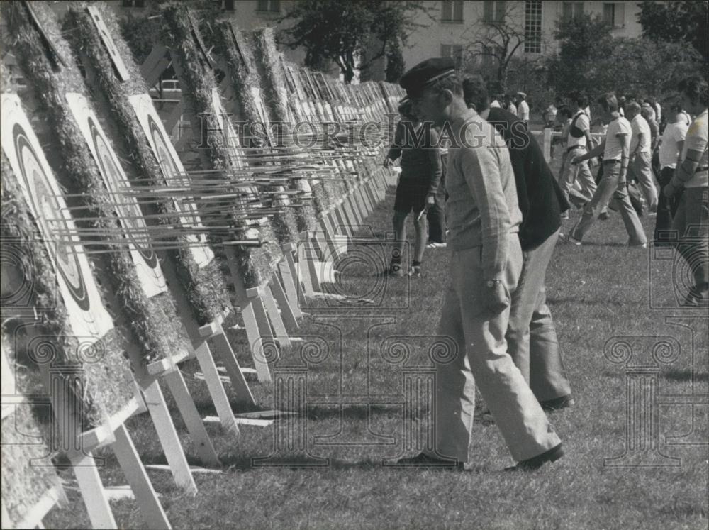 1971 Press Photo Archery Championships in France - Historic Images