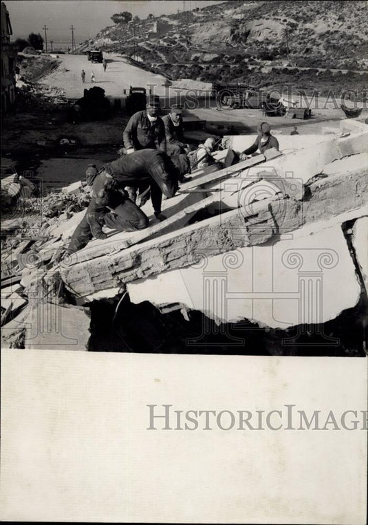 Press Photo Rescue workers at Go Through Earthquake Wreckage - Historic Images