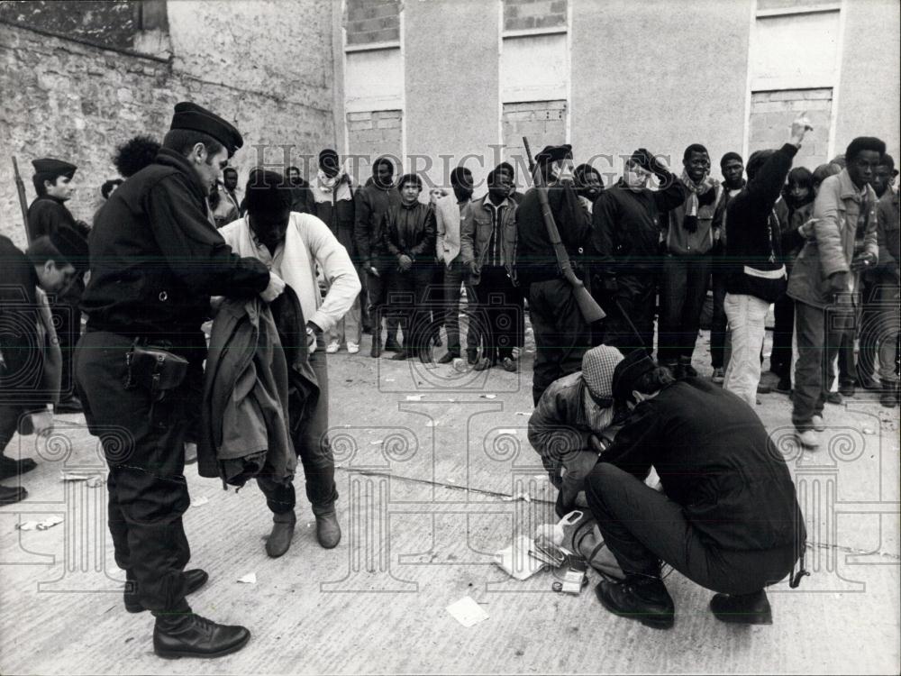 1984 Press Photo Drug Raid Close to Lyon Station in Paris - Historic Images