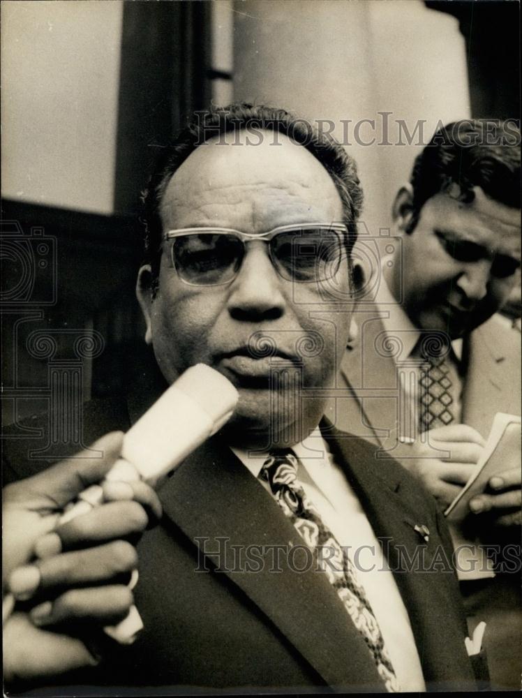 1971 Press Photo Mohamed Masmoudi Interviewed Outside Elysee Palace - Historic Images