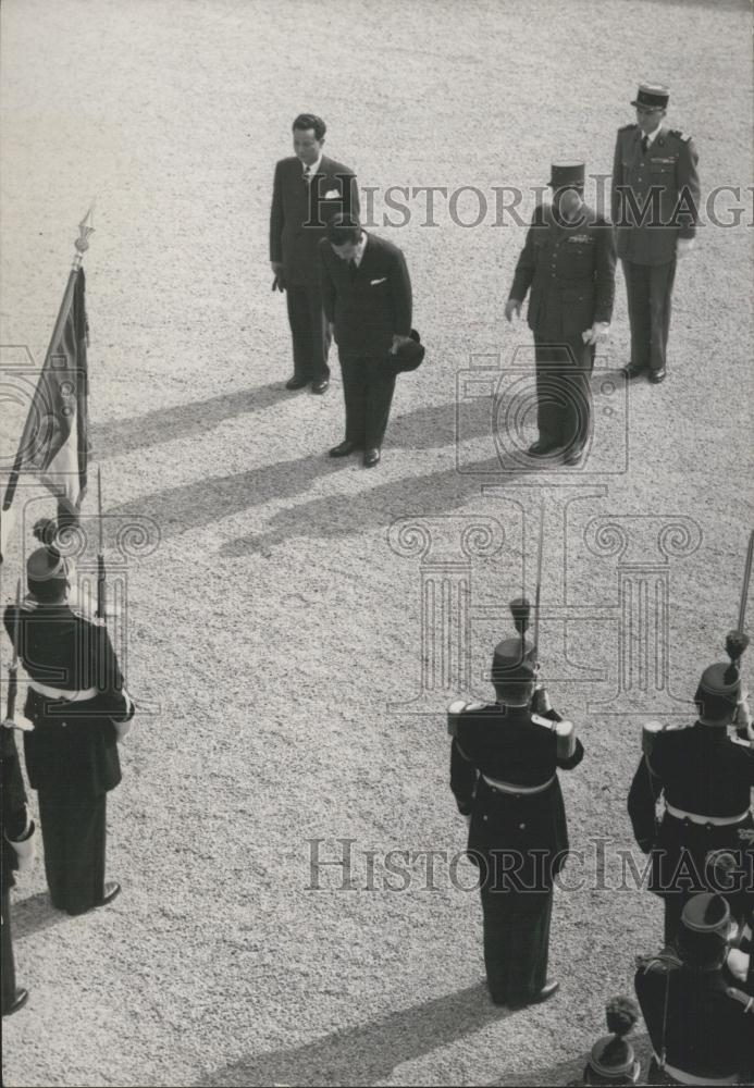 Press Photo Elysee Palace Guards Welcome Cambodia&#39;s King - Historic Images