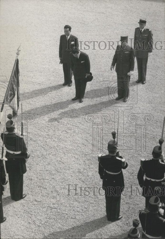 Press Photo Elysee Palace Guards Welcome Cambodia's King - Historic Images