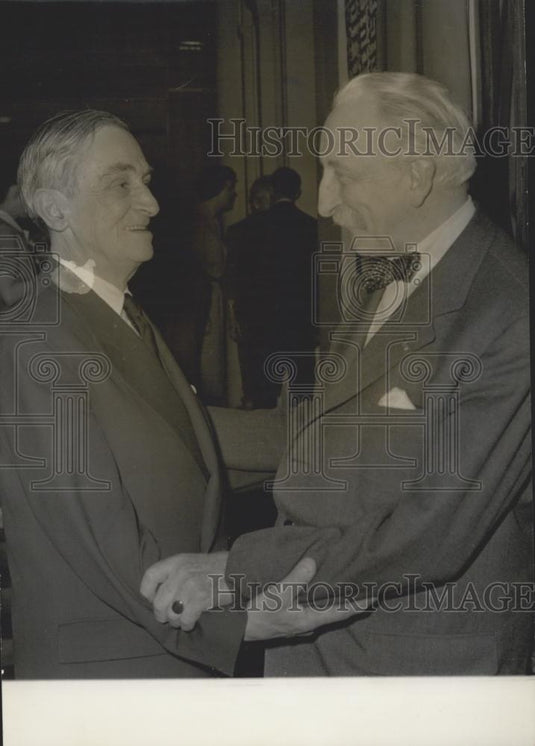 1960 Press Photo Emile Henriot Congratulates Henri Massis - Historic Images