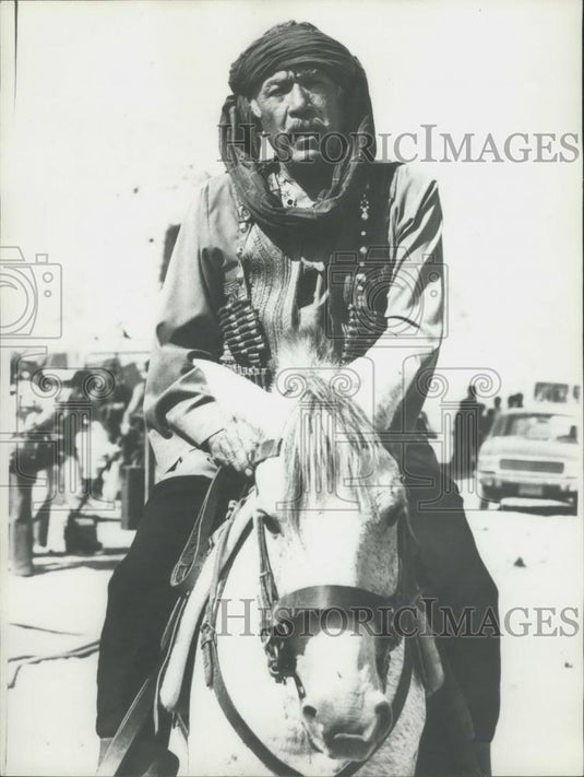 1977 Press Photo Anthony Quinn as "Zulfiqar" While Filming "Caravans" - Historic Images