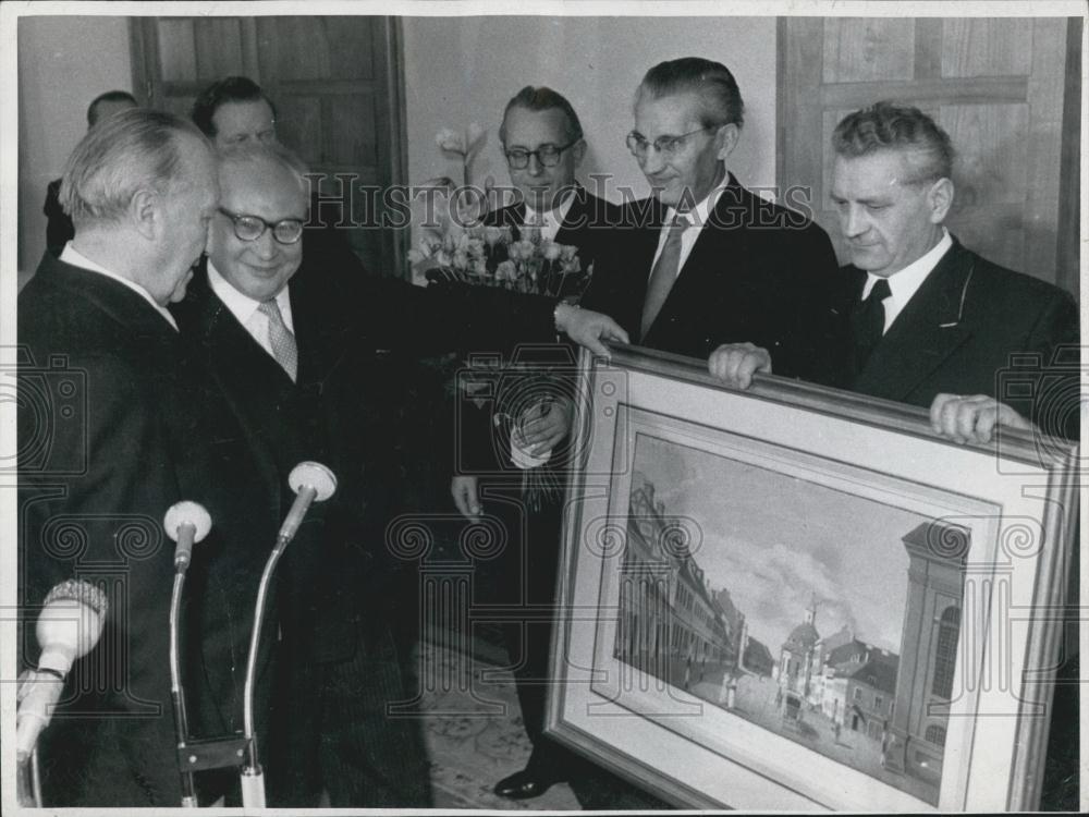 1955 Press Photo Chancellor Adenauer Presented with Picture by SPD. - Historic Images