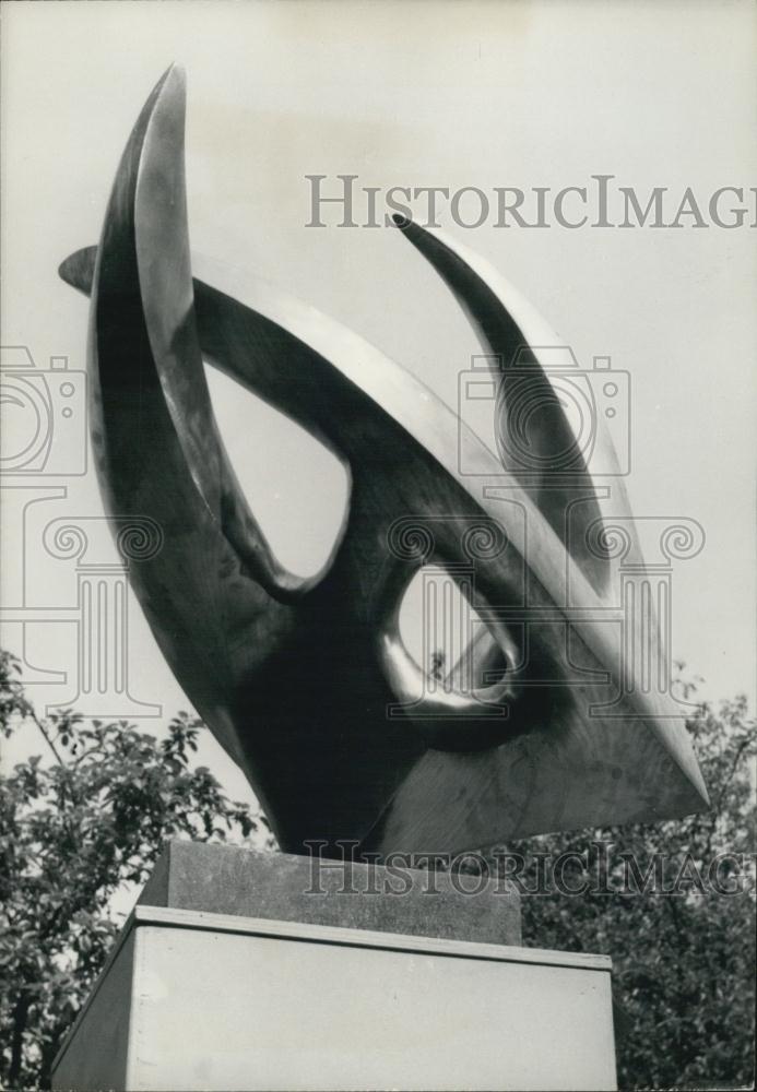 1959 Press Photo Marta Colvin&#39;s &quot;Manutara&quot; in the Rodin Museum&#39;s Garden - Historic Images