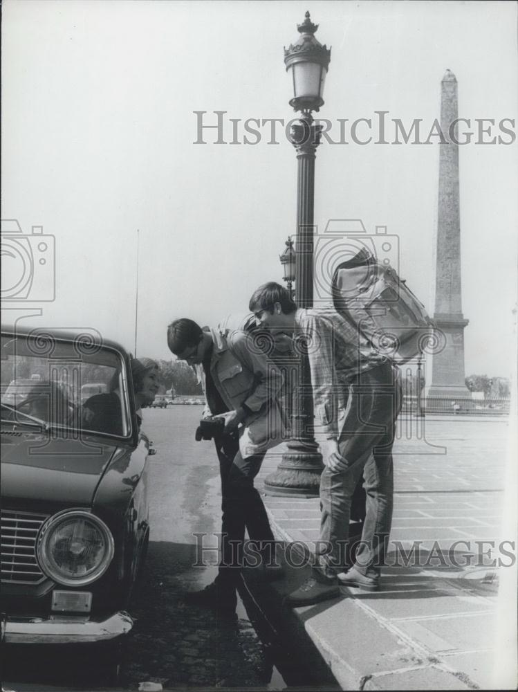 1967 Press Photo Claude Giot and Pierrick le Neveu Hitch-Hiking - Historic Images