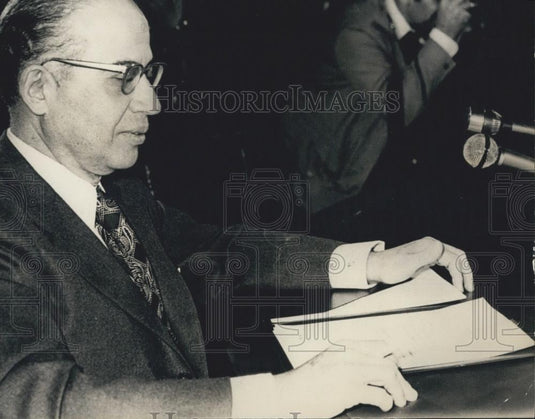 1977 Press Photo Dr. Esmat Abdel Meguid, Head of Egypt's Delegation - Historic Images