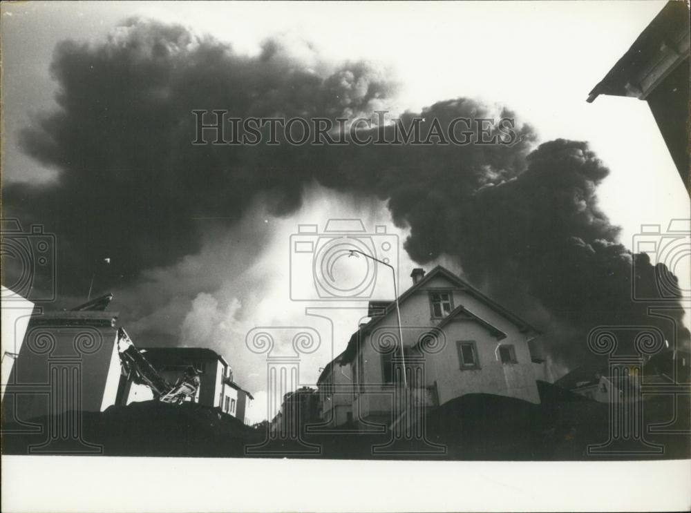 1973 Press Photo Eldfell Eruption in Heimaey, Iceland - Historic Images