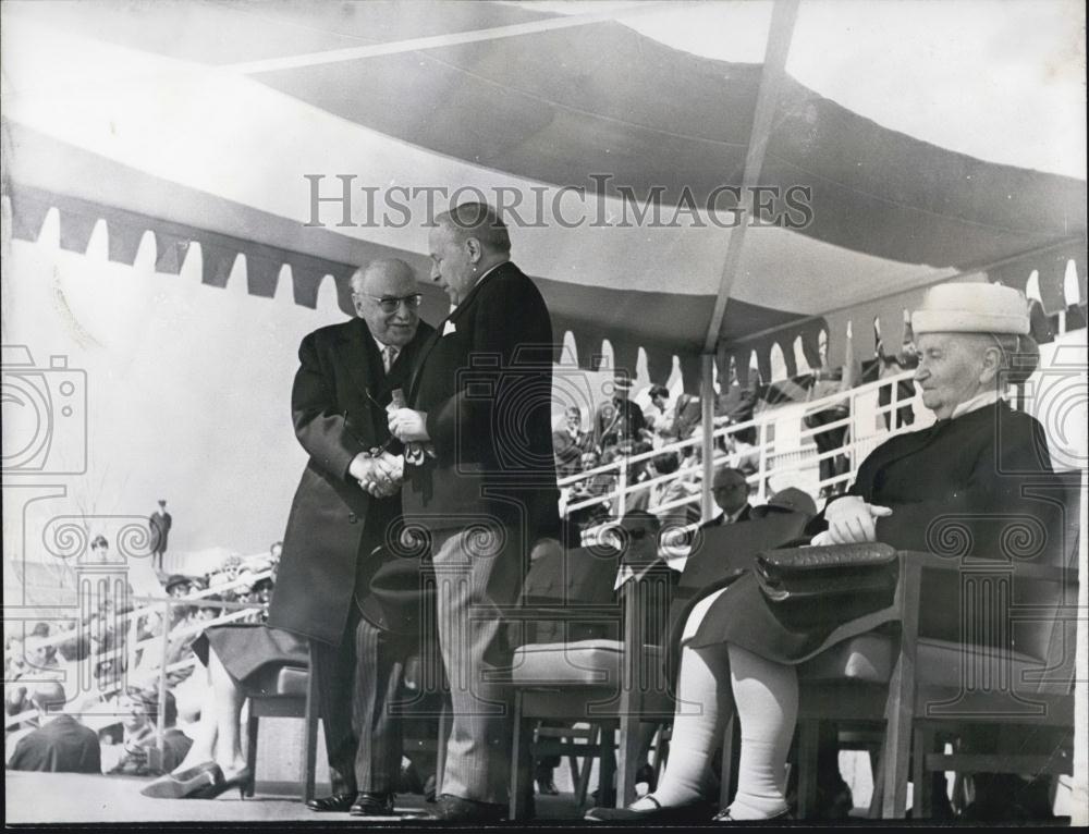 1967 Press Photo Pierre Dupuy Welcomes Israeli President Zalman Shazar and Wife - Historic Images