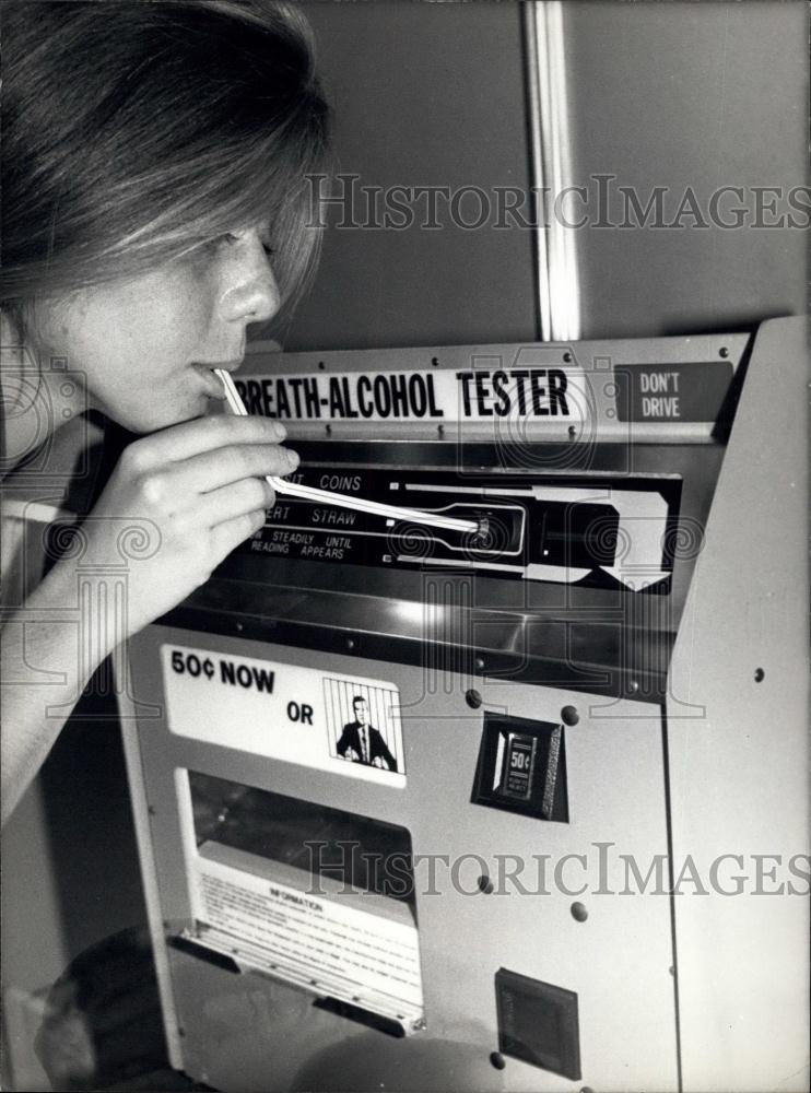 1983 Press Photo Alcohol Breathalyzer Test - Historic Images