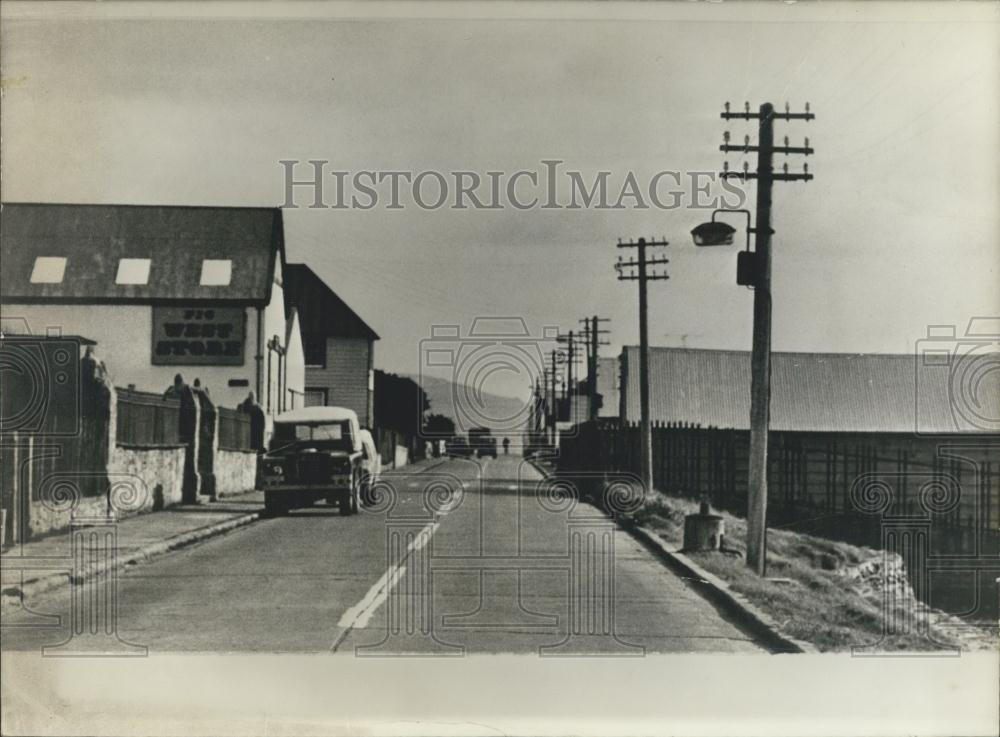 1982 Press Photo Cars &amp; Trucks in Falkland Islands Capital Port Stanley - Historic Images