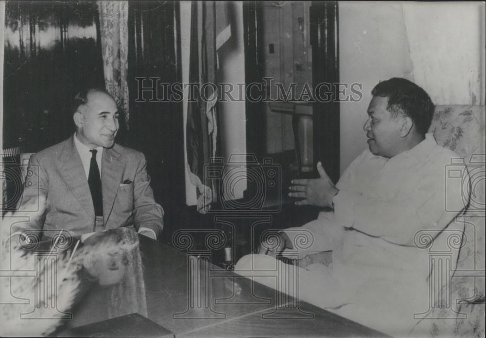 Press Photo Egyptian Minister Dr. Mahmoud Fawzi &amp; Philippines President M.Ramon - Historic Images