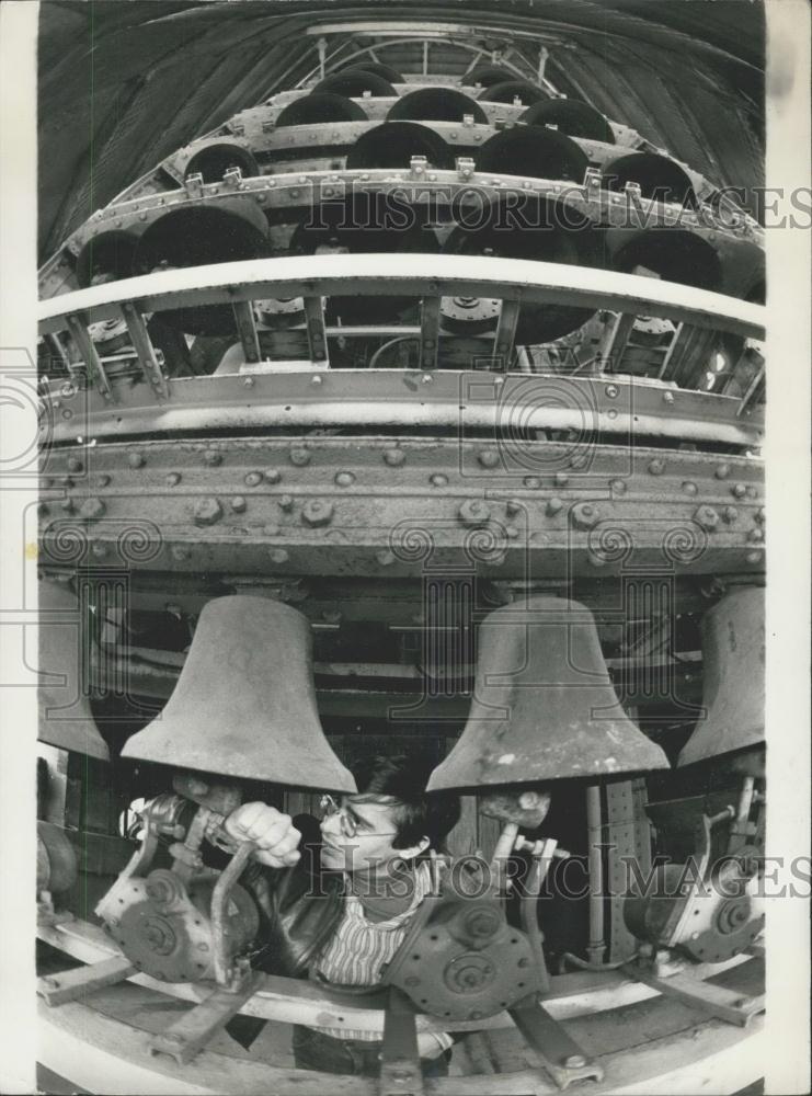 1979 Press Photo Renaud Playing the Carillon - Historic Images