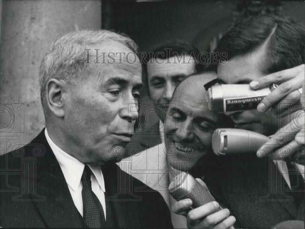 1969 Press Photo Antoine Pinay, Mayor of Saint-Chamond, Talks with Journalists - Historic Images